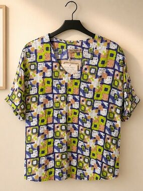 Dress Addict women’s  Short Sleeve Geometric Print Shirt in Green & Blue